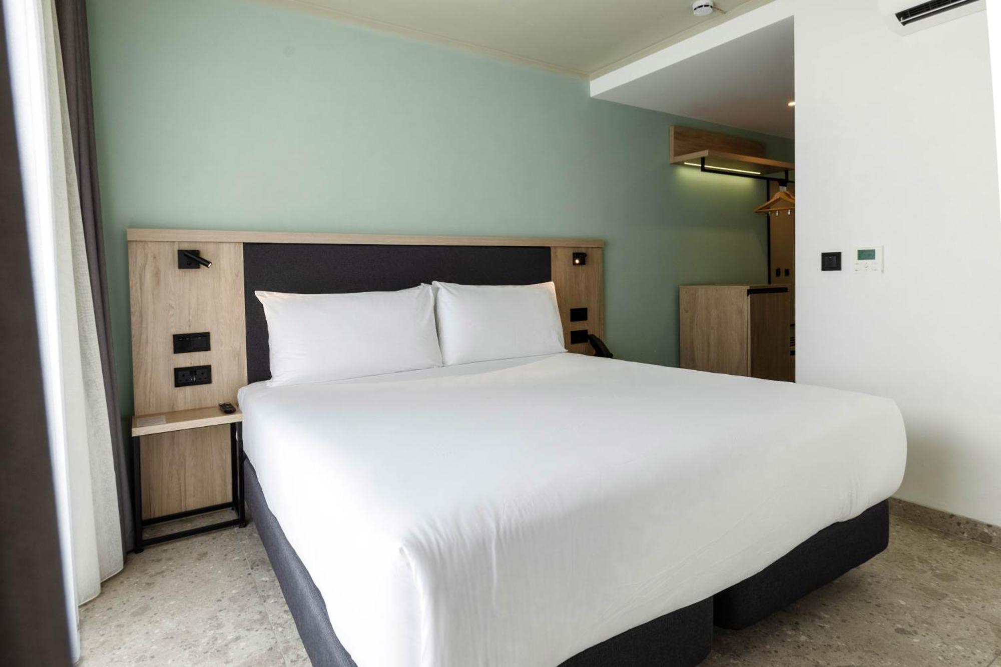 Hotel Levante St Julian'S, Affiliated By Melia سانت جوليان المظهر الخارجي الصورة